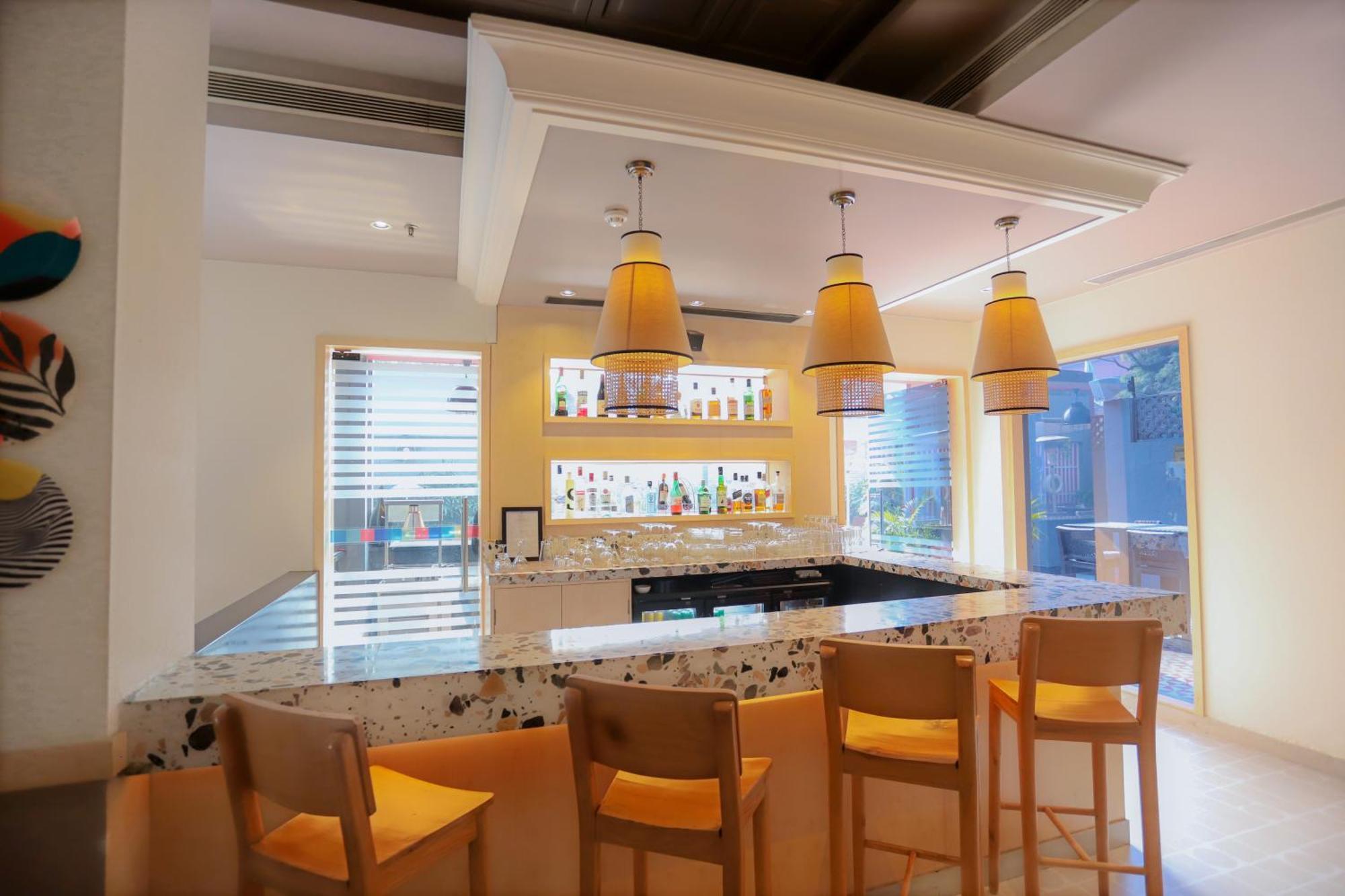 Park Inn By Radisson,South Delhi New Delhi Exterior foto The bar at the hotel