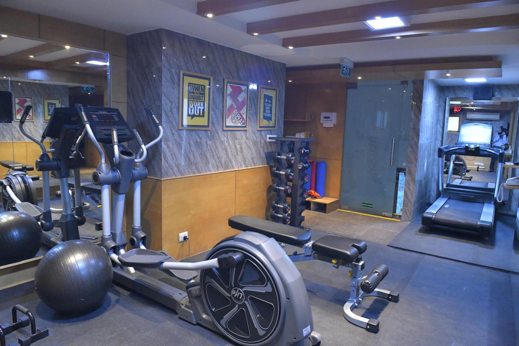 Park Inn By Radisson,South Delhi New Delhi Exterior foto A gym in a hotel