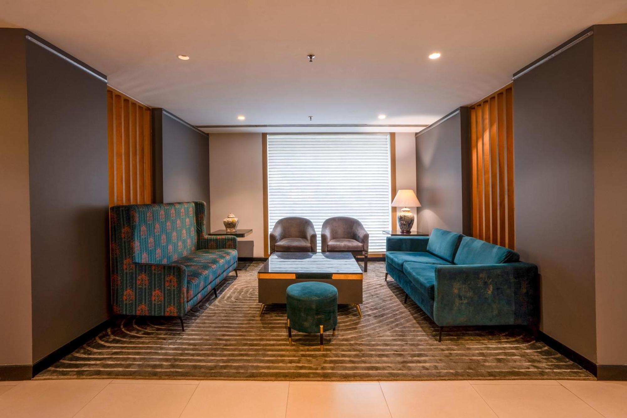 Park Inn By Radisson,South Delhi New Delhi Exterior foto The interior of the hotel