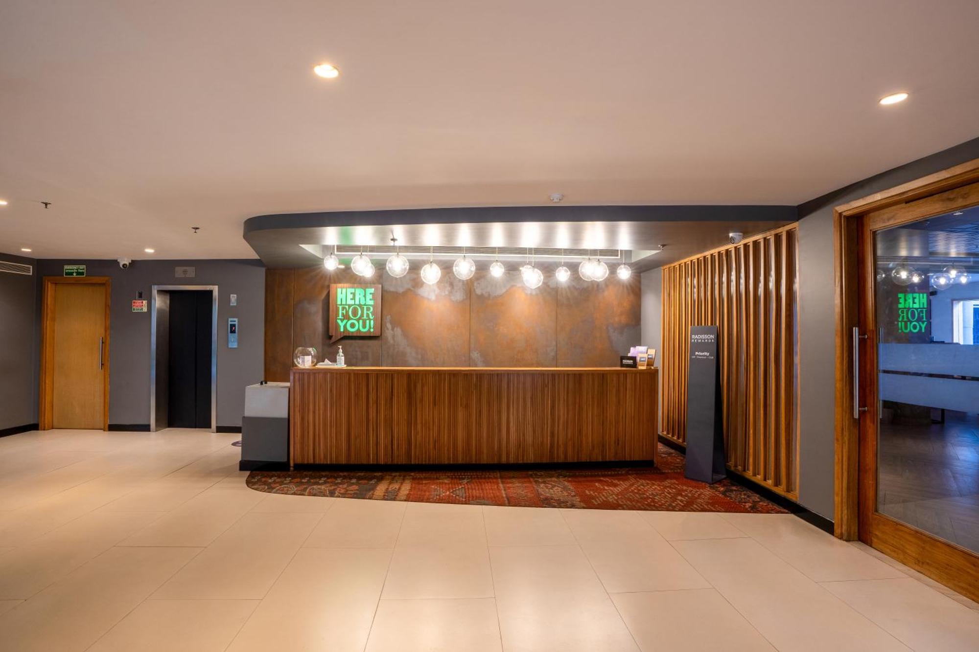 Park Inn By Radisson,South Delhi New Delhi Exterior foto Reception at the Holiday Inn Express, London - Kensington