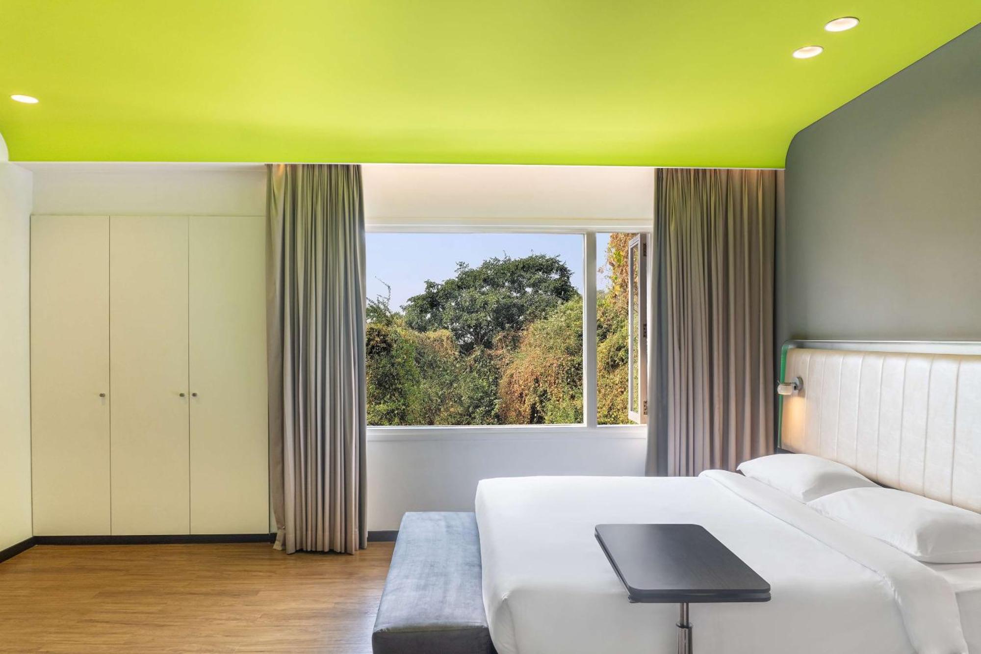 Park Inn By Radisson,South Delhi New Delhi Exterior foto A room at the hotel